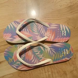 Billabong flip flops women size 9 brand new